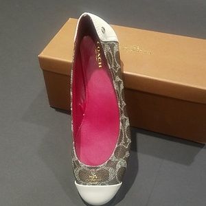 Coach flats
